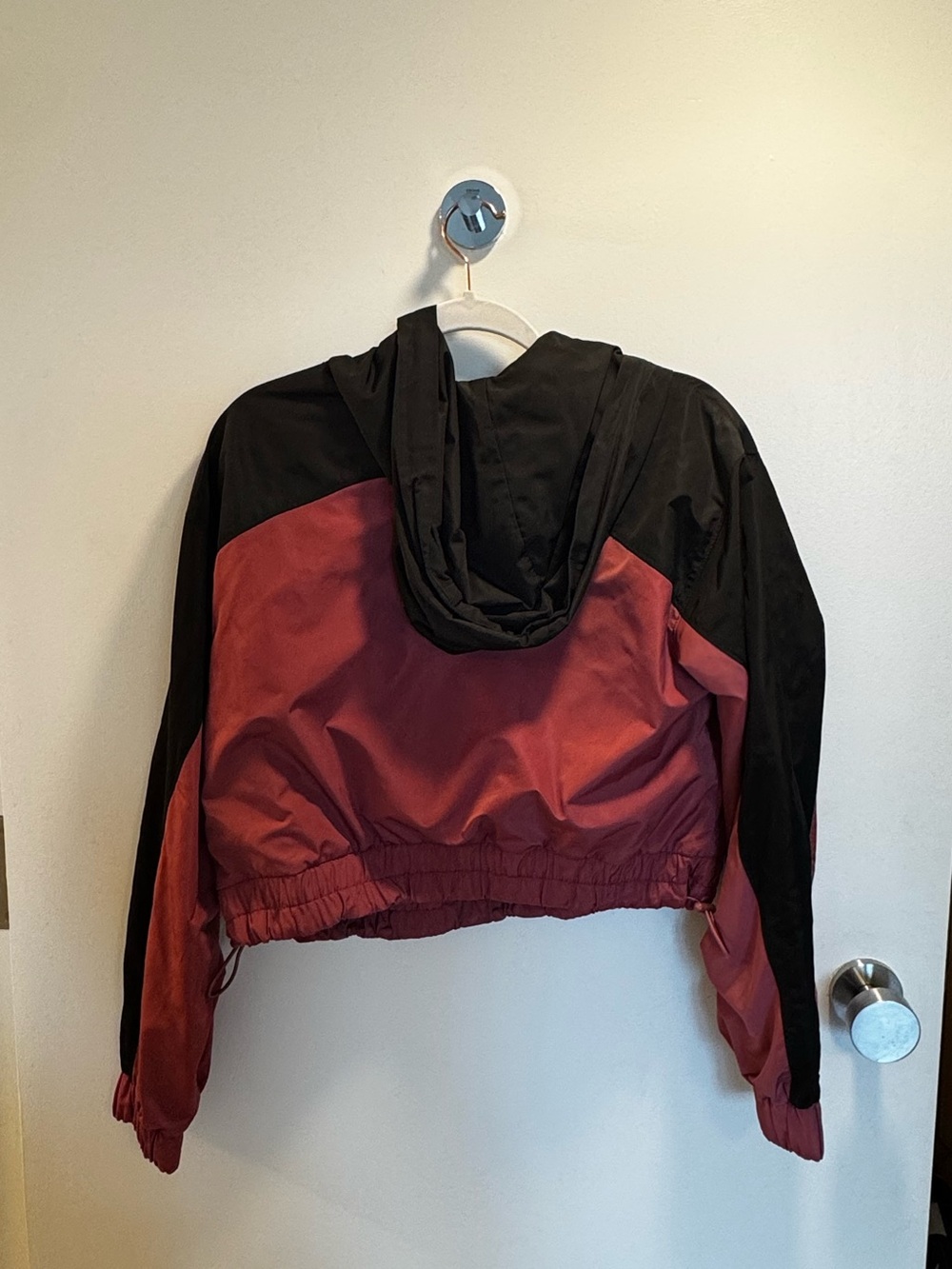 ALO Yoga Black & Burgundy Cropped Colorblock Bomber Jacket - Picture 3 of 3